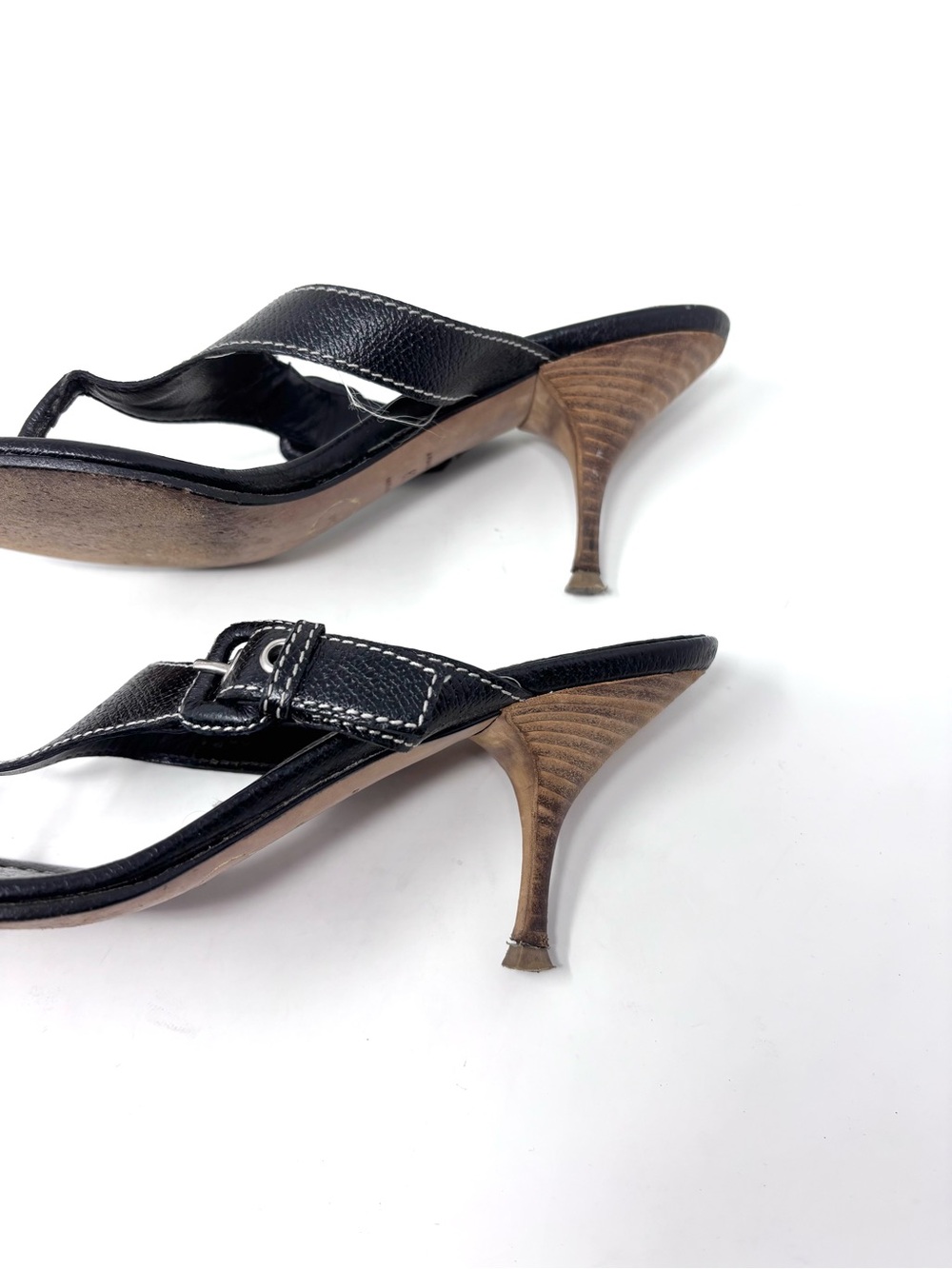 Vintage Prada Black Leather Thong Sandals Buckle T-Strap Kitten Heel size 39 - Picture 7 of 8